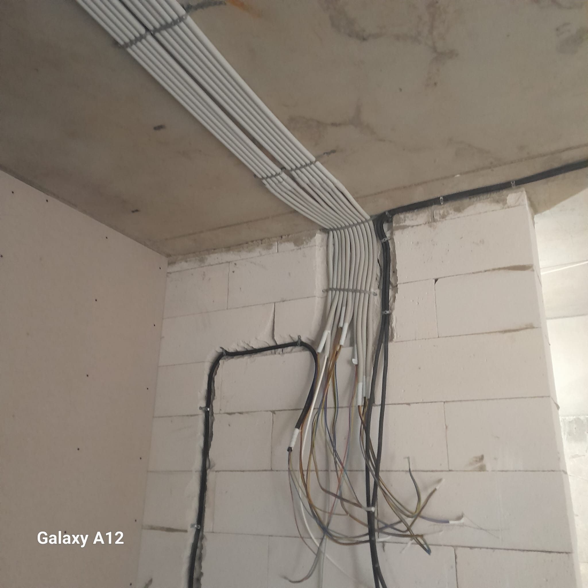 Prize industriale și tablou de distribuție